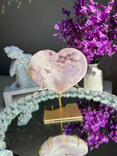 Load image into Gallery viewer, Lilac purple Pink amethyst heart 2817