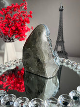 Load image into Gallery viewer, black amethyst cut base black 2683