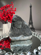 Load image into Gallery viewer, black amethyst cut base black 2683