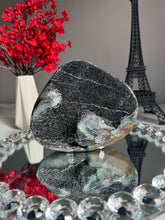 Load image into Gallery viewer, black amethyst cut base 2684