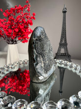 Load image into Gallery viewer, black amethyst cut base black 2683