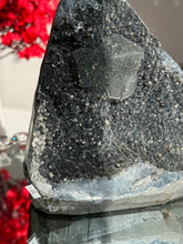 Load image into Gallery viewer, black amethyst cut base black 2683