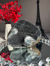 Load image into Gallery viewer, black amethyst cut base 2684