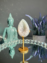 Load image into Gallery viewer, Greenish Druzy quartz egg 3094