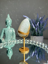 Load image into Gallery viewer, Greenish Druzy quartz egg 3094
