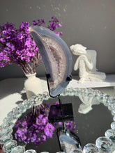 Load image into Gallery viewer, Druzy Amethyst portal with agate healing crystals 3203