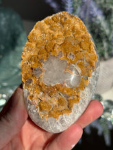 Load image into Gallery viewer, Burnt yellow sugar amethyst geode 3289