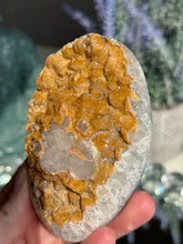 Load image into Gallery viewer, Burnt yellow sugar amethyst geode 3289