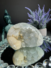 Load image into Gallery viewer, Quartz geode with calcite cut base 2732
