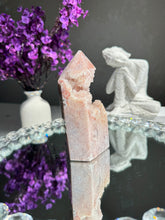 Load image into Gallery viewer, Druzy pink amethyst tower 2788
