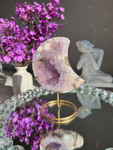 Load image into Gallery viewer, Pink amethyst moon with amethyst healing crystals 3074
