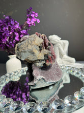 Load image into Gallery viewer, Amethyst geode with calcite 2733
