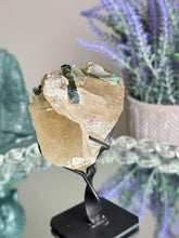 Load image into Gallery viewer, High quality Green tourmaline in quartz with lepidolite 2964
