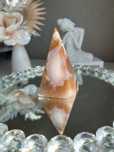 Load image into Gallery viewer, White sugar Druzy agate geode pyramid 2959
