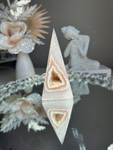 Load image into Gallery viewer, Druzy agate geode pyramid 2960
