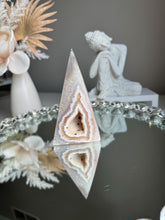 Load image into Gallery viewer, Druzy agate geode pyramid 2960
