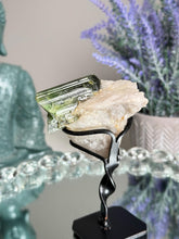 Load image into Gallery viewer, High quality Green tourmaline in quartz 2965
