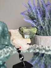 Load image into Gallery viewer, High quality Green tourmaline in quartz 2965
