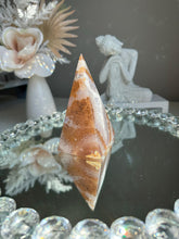 Load image into Gallery viewer, White sugar Druzy agate geode pyramid 2959
