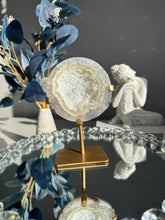 Load image into Gallery viewer, White sugar Druzy quartz geode 3094
