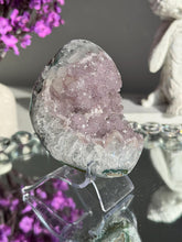 Load image into Gallery viewer, Amethyst geode 3099
