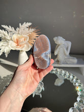 Load image into Gallery viewer, Pink druzy agate geode 3099
