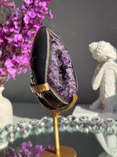 Load image into Gallery viewer, Amethyst egg with agate banding 3092
