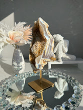Load image into Gallery viewer, Yellow druzy agate geode 3090
