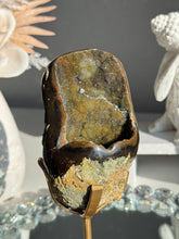 Load image into Gallery viewer, Sugar druzy agate geode 3092
