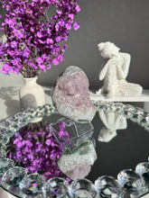 Load image into Gallery viewer, Amethyst geode 3099
