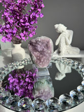 Load image into Gallery viewer, Amethyst geode with jasper 3102
