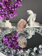 Load image into Gallery viewer, Quartz geode with calcite 3099
