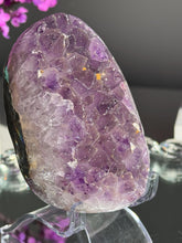 Load image into Gallery viewer, Sugar amethyst geode  3101
