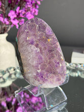 Load image into Gallery viewer, Sugar amethyst geode  3101
