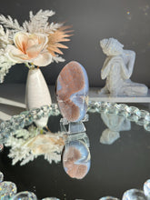 Load image into Gallery viewer, Pink druzy agate geode 3099

