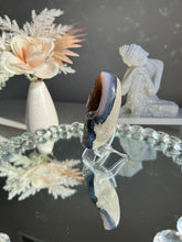 Load image into Gallery viewer, Pink druzy agate geode 3099
