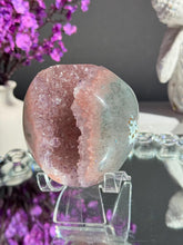 Load image into Gallery viewer, Rainbow amethyst geode with jasper and orange banding 3119
