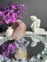 Load image into Gallery viewer, amethyst geode 3119
