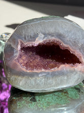 Load image into Gallery viewer, amethyst geode with agate and calcite 3120
