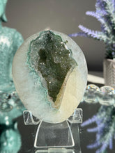 Load image into Gallery viewer, Green Rainbow amethyst geode 3119
