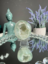Load image into Gallery viewer, Green Rainbow amethyst geode 3119

