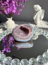Load image into Gallery viewer, amethyst geode with agate banding 3121

