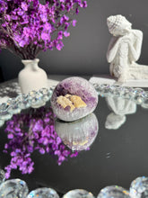 Load image into Gallery viewer, amethyst geode with calcite 3118
