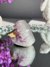 Load image into Gallery viewer, amethyst geode with calcite 3118
