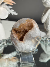 Load image into Gallery viewer, Rainbow amethyst geode 3119

