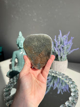 Load image into Gallery viewer, Green rainbow amethyst with agate 3129
