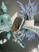 Load image into Gallery viewer, Green rainbow amethyst with agate 3129
