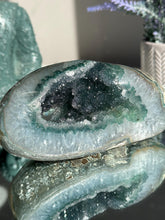 Load image into Gallery viewer, Green rainbow amethyst geode 3132
