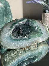 Load image into Gallery viewer, Green rainbow amethyst geode 3132
