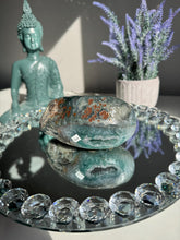 Load image into Gallery viewer, Green rainbow amethyst geode 3132
